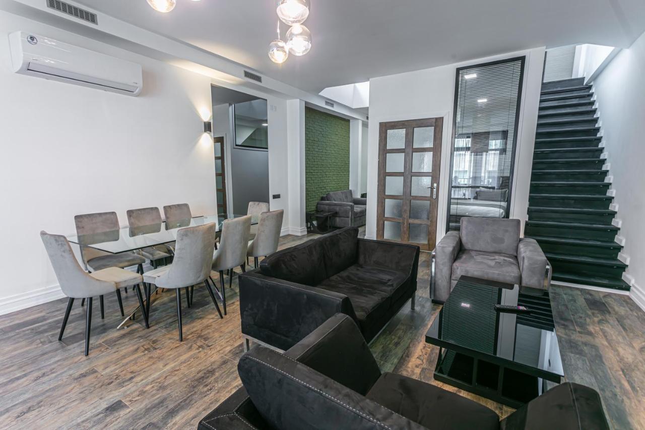 Luxe Apartment In Center Jerevan Buitenkant foto