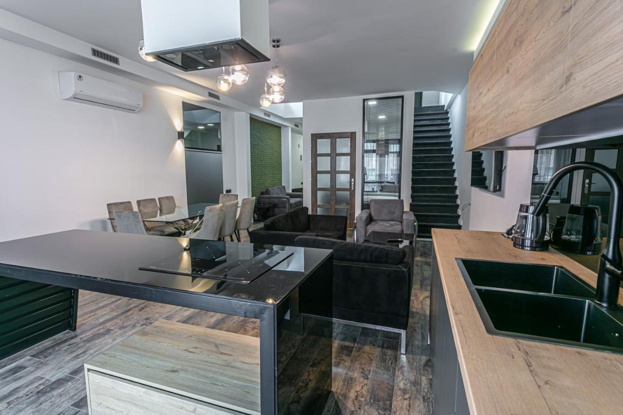 Luxe Apartment In Center Jerevan Buitenkant foto