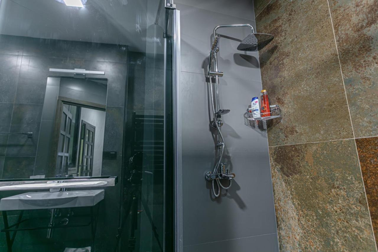 Luxe Apartment In Center Jerevan Buitenkant foto