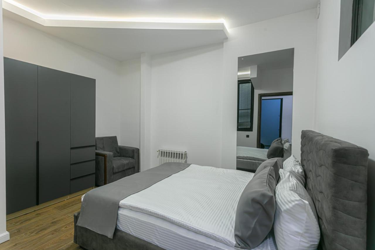 Luxe Apartment In Center Jerevan Buitenkant foto