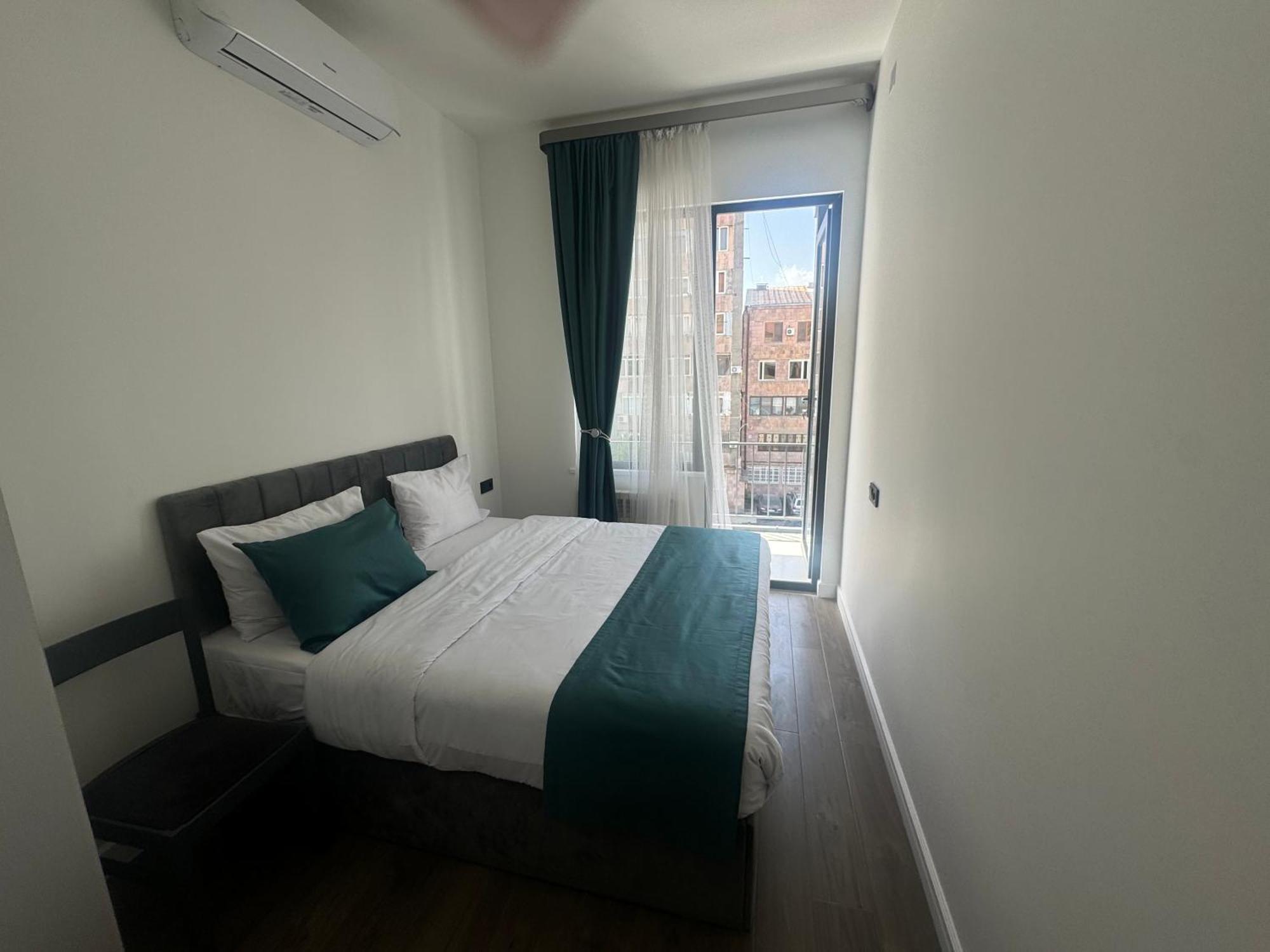 Luxe Apartment In Center Jerevan Buitenkant foto