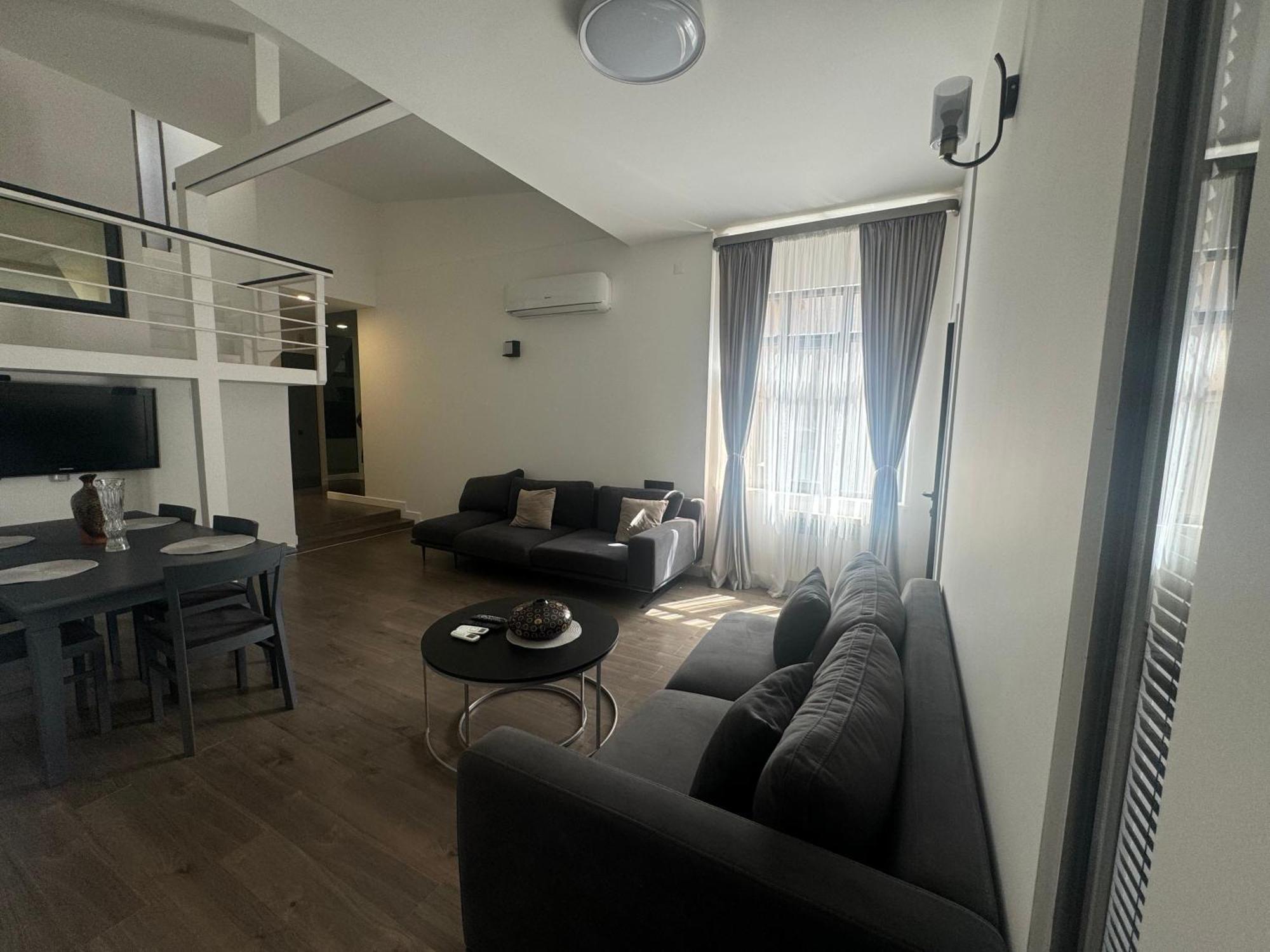 Luxe Apartment In Center Jerevan Buitenkant foto