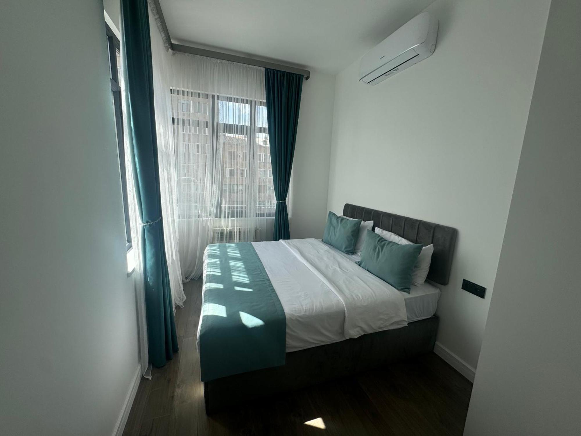 Luxe Apartment In Center Jerevan Buitenkant foto