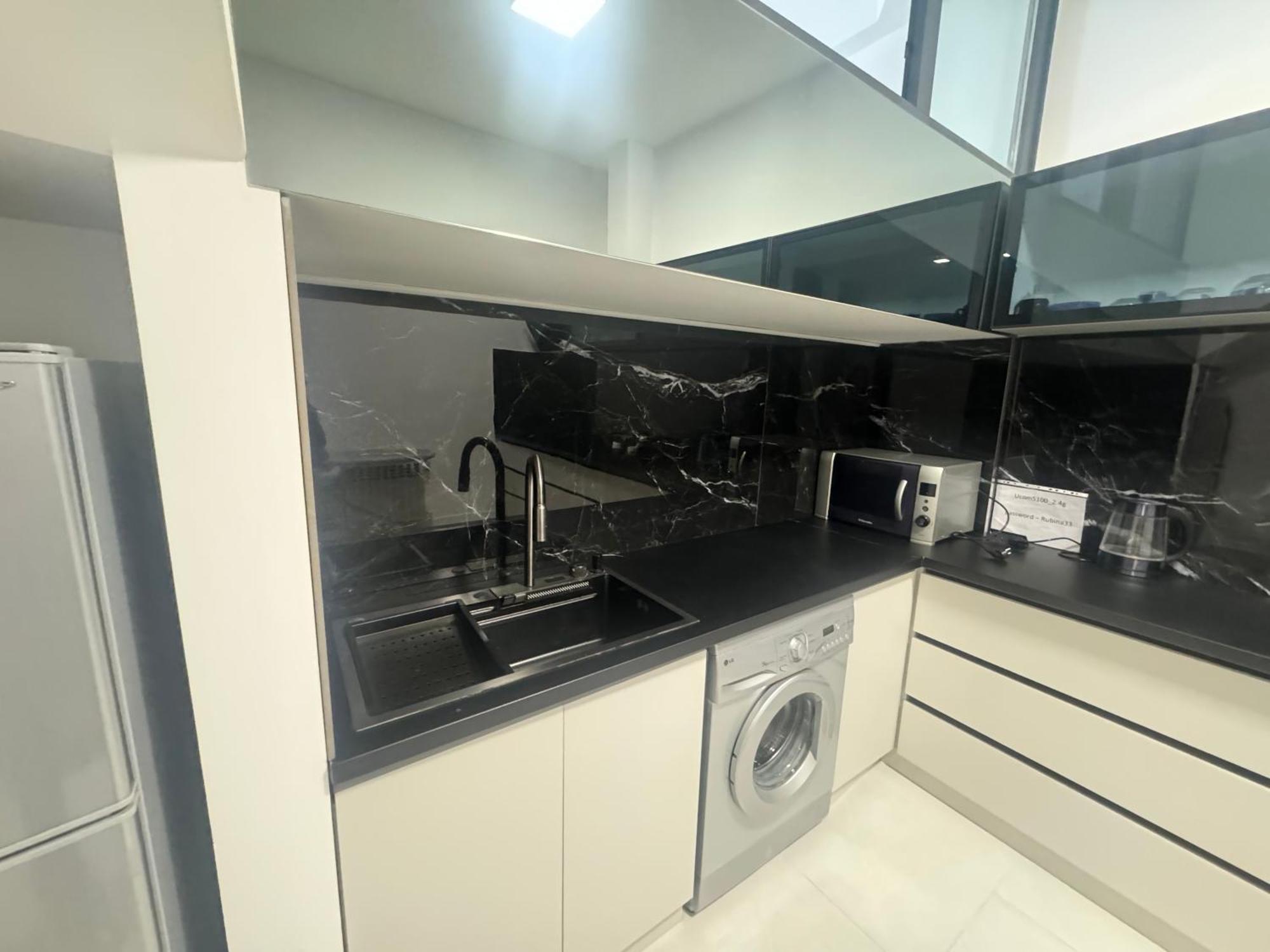Luxe Apartment In Center Jerevan Buitenkant foto